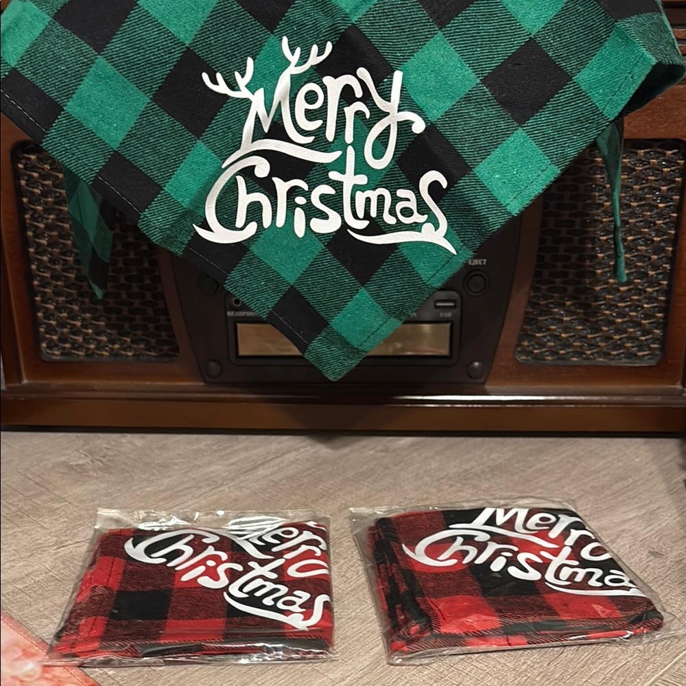 Plaid Dog Bandannas “Merry Christmas”